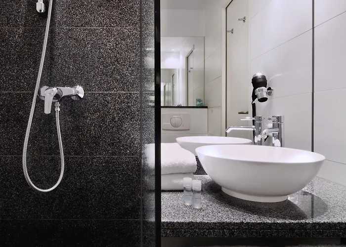 One Muenchen-westend 3*