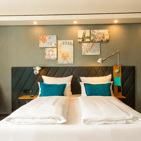 Hotel One München-westend 3*